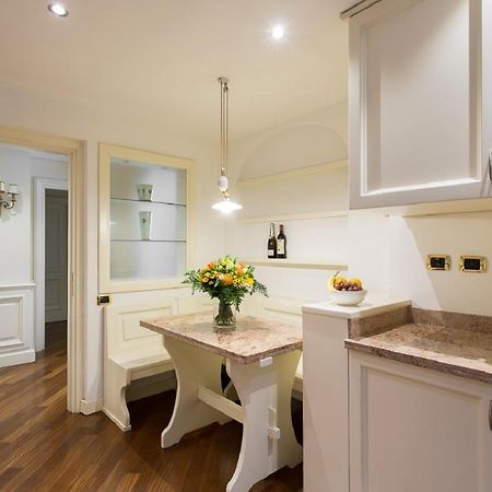 רומא 47Luxury Suites - Colosseo מראה חיצוני תמונה
