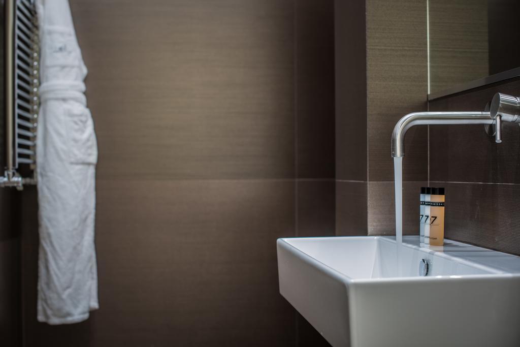 רומא 47Luxury Suites - Colosseo חדר תמונה