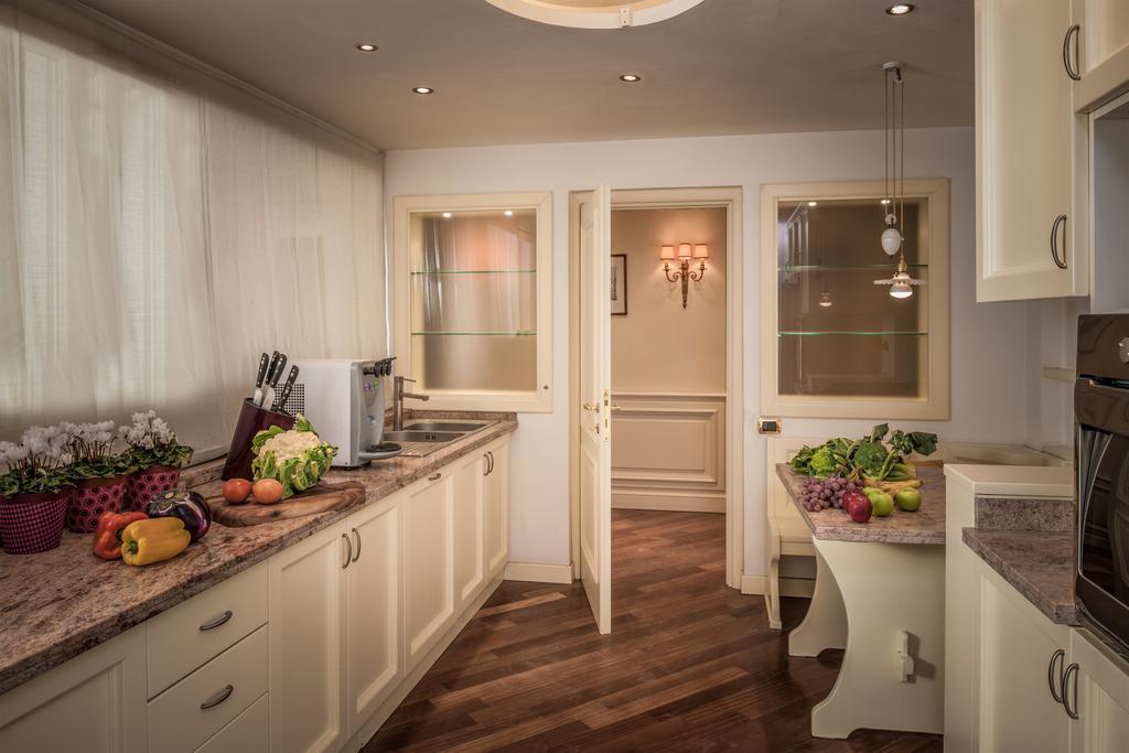 רומא 47Luxury Suites - Colosseo חדר תמונה